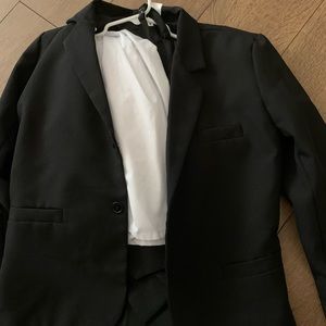 Boys size 8 tuxedo brand new